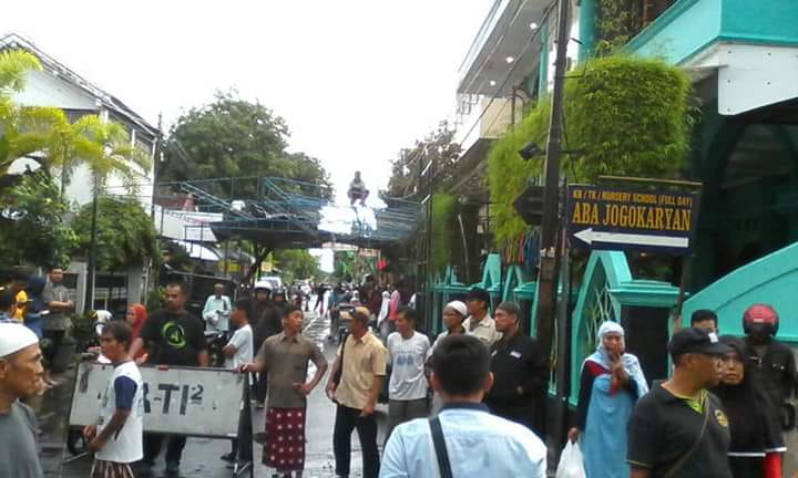 Pendukung Jokowi Bentrok dengan Pemuda Masjid Jogokariyan